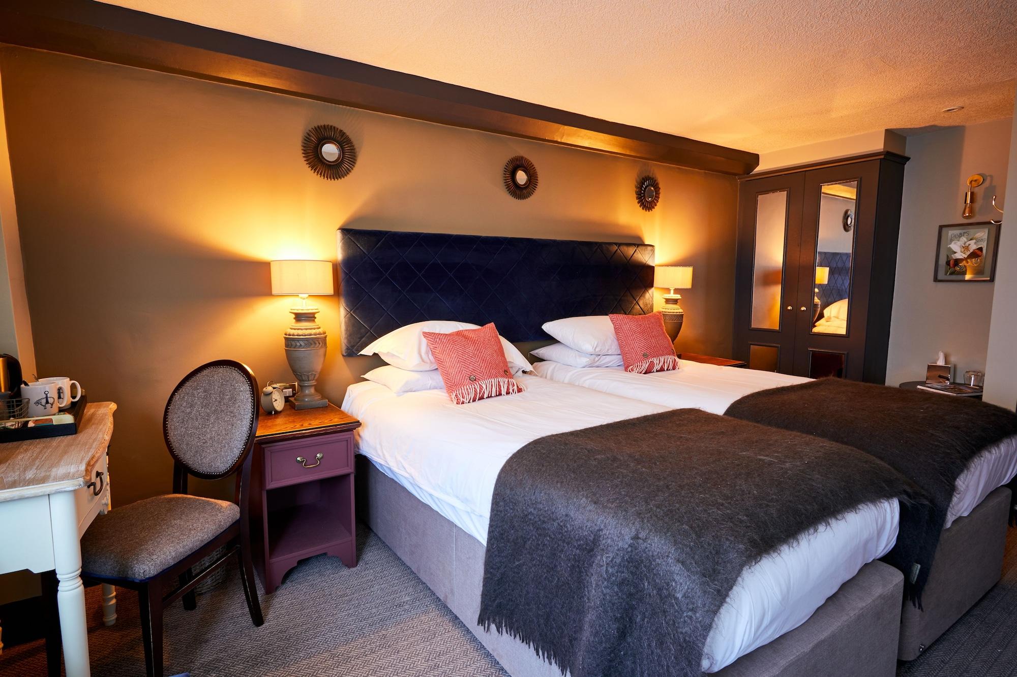 The Fleece At Cirencester Luaran gambar A bedroom at The Swan Hotel
