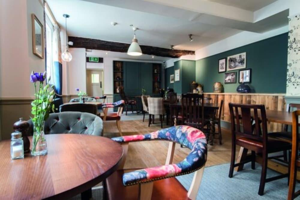 The Fleece At Cirencester Luaran gambar The interior of the restaurant