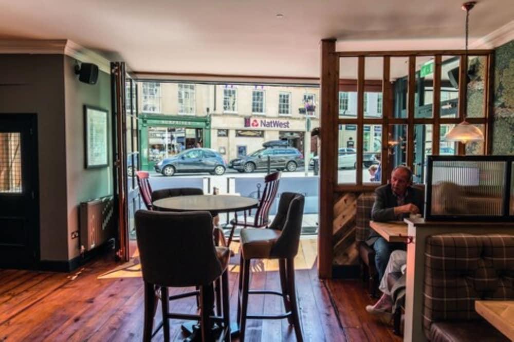 The Fleece At Cirencester Luaran gambar Interior of the restaurant