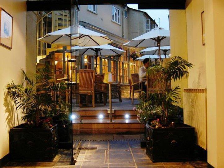 The Fleece At Cirencester Restoran gambar The entrance to the restaurant