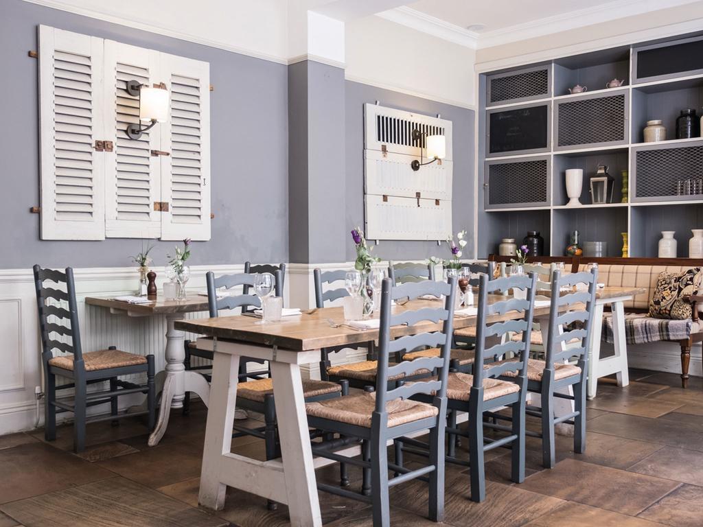 The Fleece At Cirencester Luaran gambar The interior of the restaurant