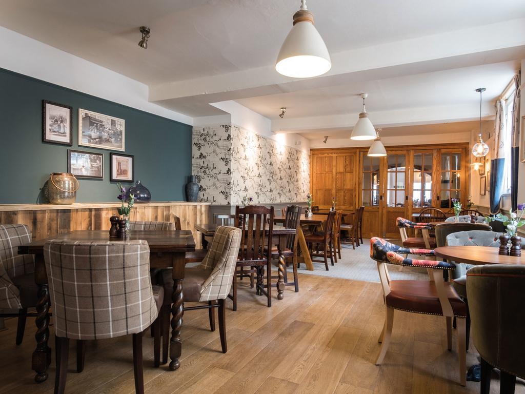 The Fleece At Cirencester Luaran gambar The interior of the pub