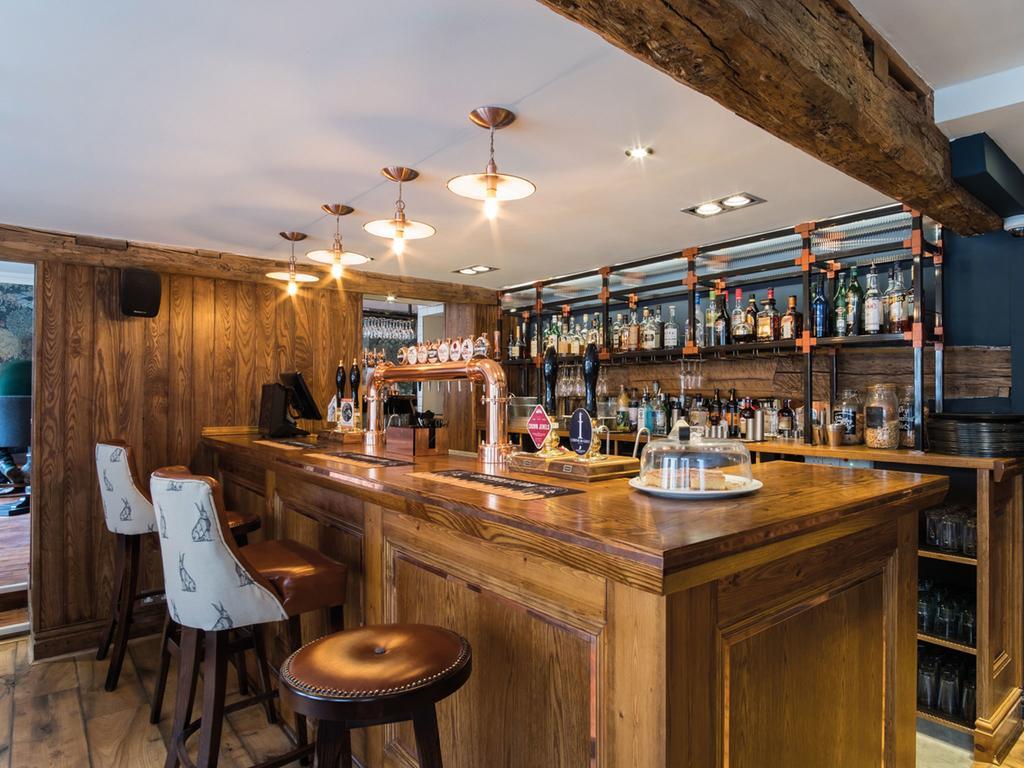 The Fleece At Cirencester Luaran gambar The bar at The Old Post Office