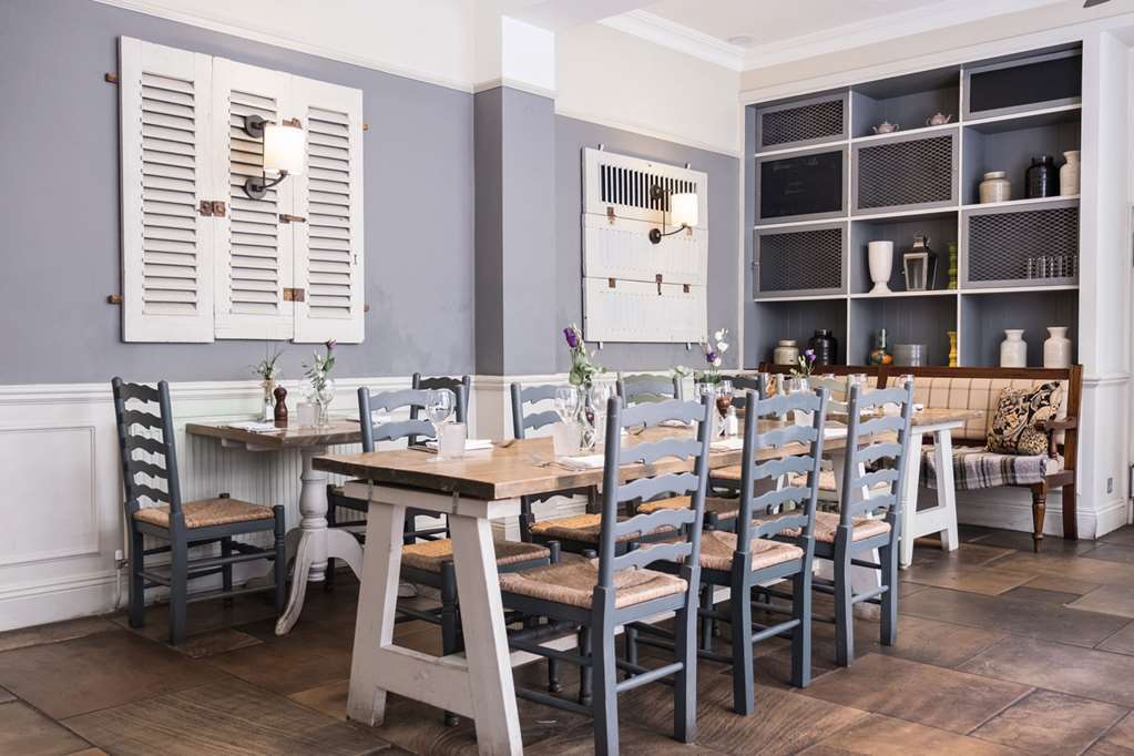 The Fleece At Cirencester Restoran gambar The interior of the restaurant