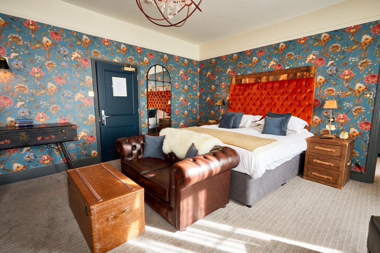 The Fleece At Cirencester Luaran gambar The hotel's rooms are individually designed.
